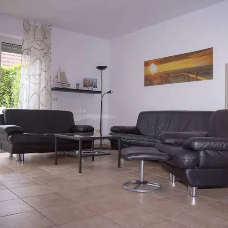 With 3 Bedrooms بيت للعطل *